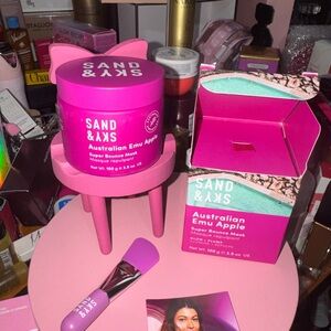 Sand & Sky Pink Australian Emu Apple Super Bounce Mask